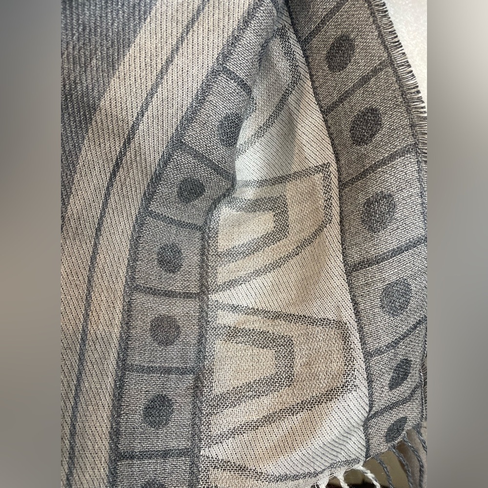 Sol Alpaca Alpaca Silk Geometric Gray Patterned Scarf with Fringe - Picture 7 of 11